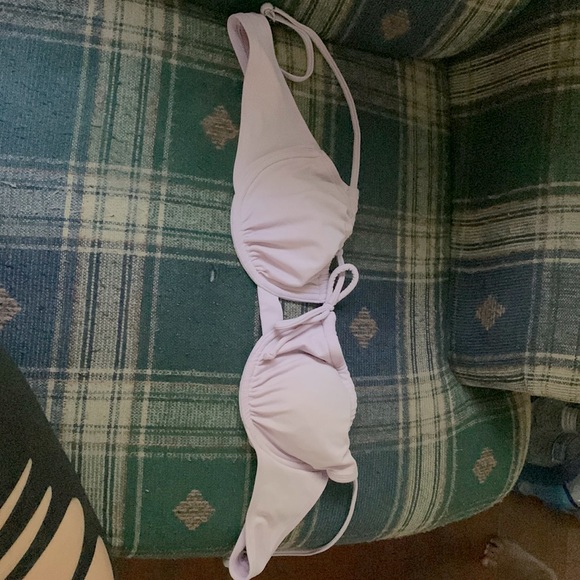 Bathing suit top XL with adjustable straps and have only worn it 2 times - Picture 1 of 2